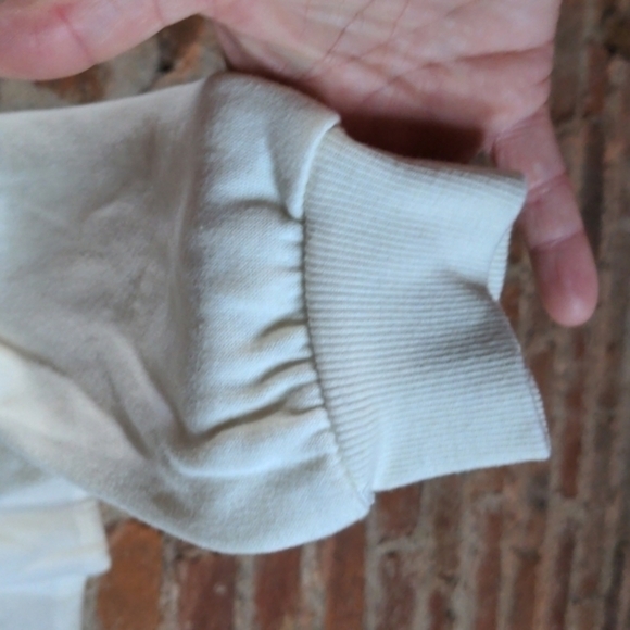 Friends Logo Medium Cream Cropped Sweatshirt w/ Graphic of the Cast - Picture 6 of 9